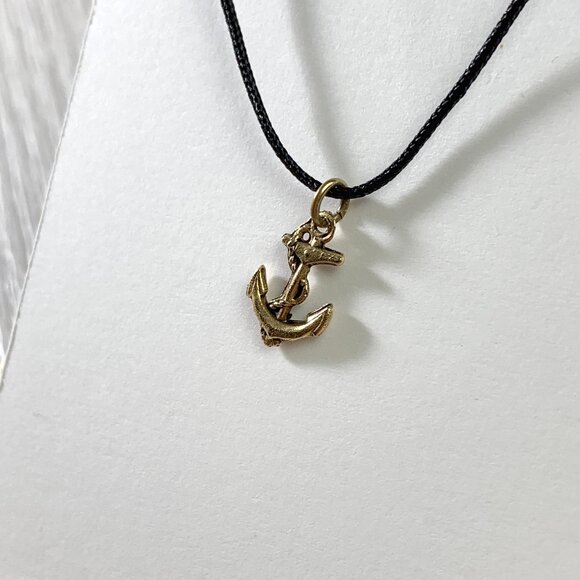 ⭐Gold-tone Tiny Boat Anchor Pendant/Charm - Picture 1 of 3